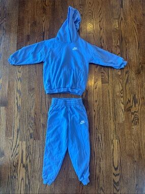 Kids Nike sweatsuit- kids XS